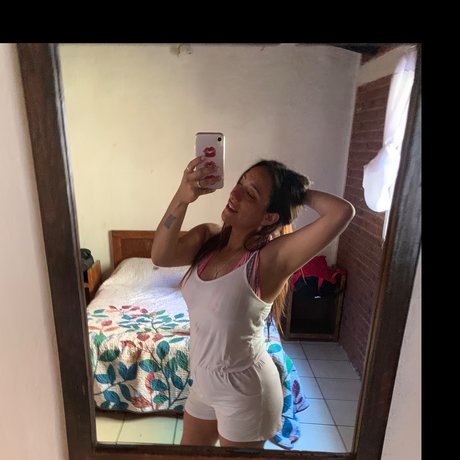 Naken läckt OnlyFans-bild av Lovaal