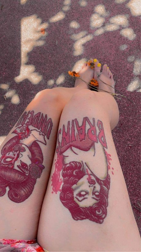 Nahá fotka uniklých OnlyFans od Ophelia With The Cute Feet 