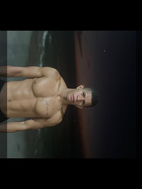 Photo nue de fuite OnlyFans de Antony Uncut  010