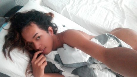 Naken läckt OnlyFans-bild av Sexy Thai Ladyboy 