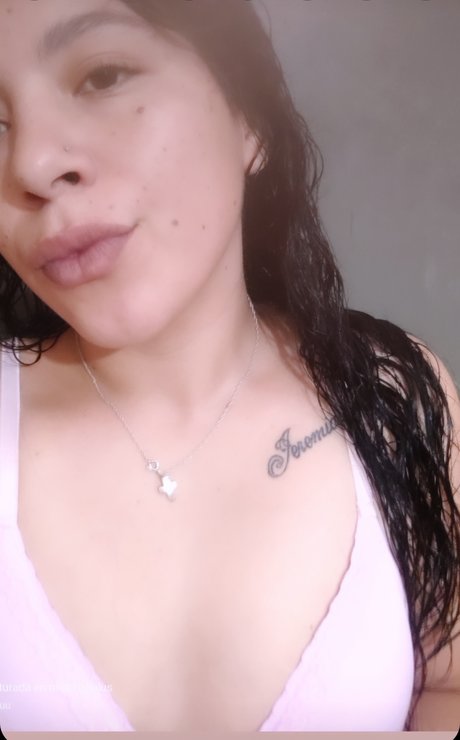 Naakte gelekte OnlyFans-foto van Magali12