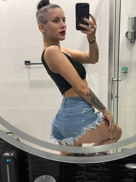 Naken läckt OnlyFans-bild av London