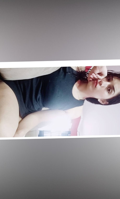 Alaston vuotanut OnlyFans-kuva Gnesis