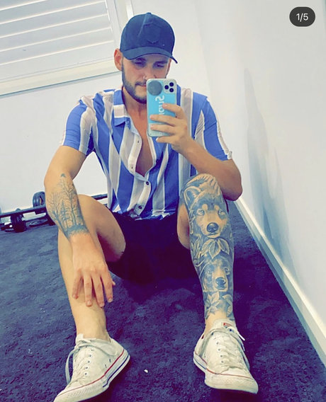 Alaston vuotanut OnlyFans-kuva Newytradie