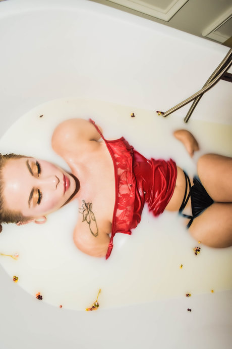 Alasti lekkinud OnlyFans-i pilt Ms Mae 