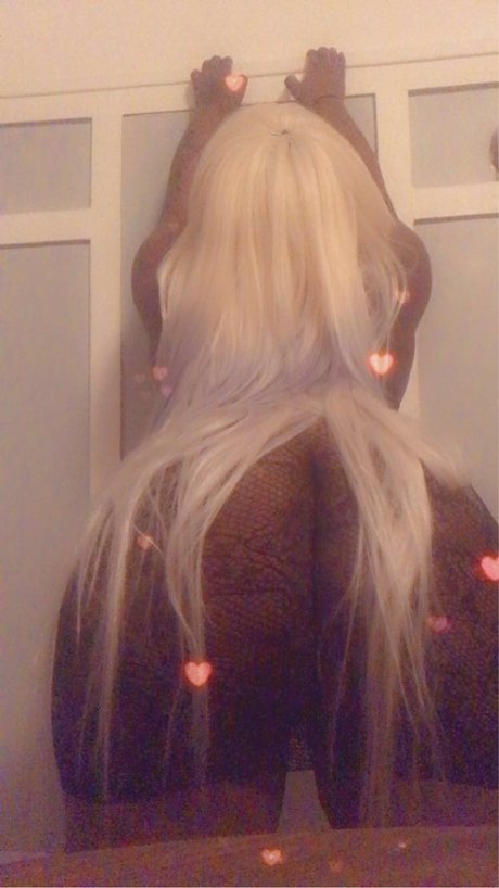 Alasti lekkinud OnlyFans-i pilt Msallthatass