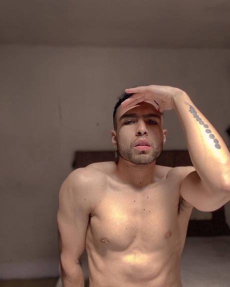 Naken läckt OnlyFans-bild av Carter Dan