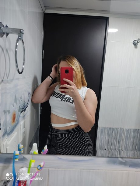 Naken läckt OnlyFans-bild av Stefani Loreto