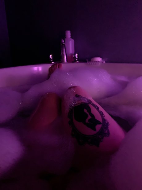 Naken läckt OnlyFans-bild av Daphne