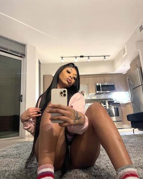 Naken läckt OnlyFans-bild av Mindyofficial