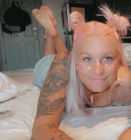 Naken läckt OnlyFans-bild av Yours Gardenbunny