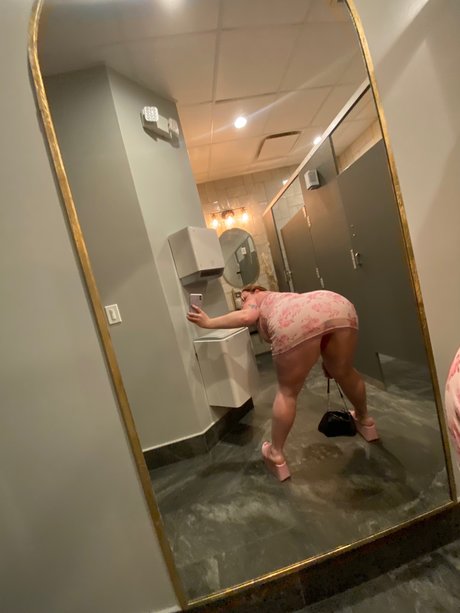 Naken läckt OnlyFans-bild av Kitten