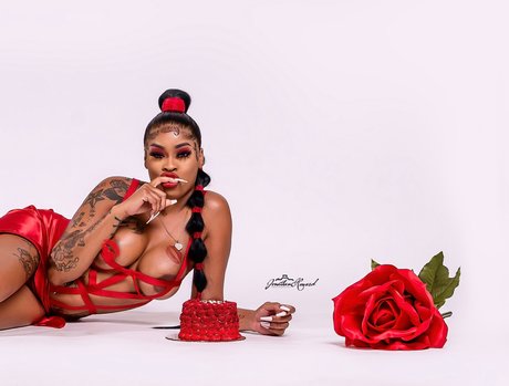Alaston vuotanut OnlyFans-kuva Jessii