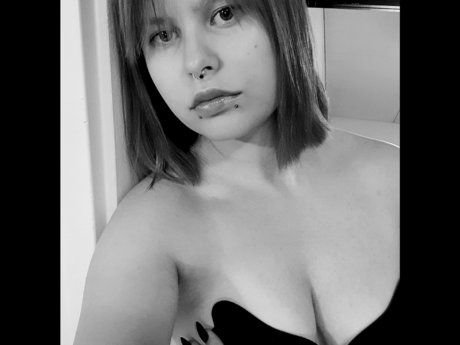 Nahá fotka uniklých OnlyFans od Gothfulaspentress