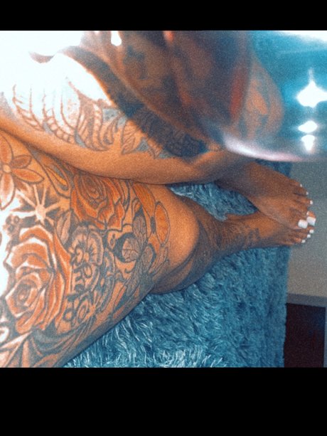 Naken läckt OnlyFans-bild av Pretty Tee 