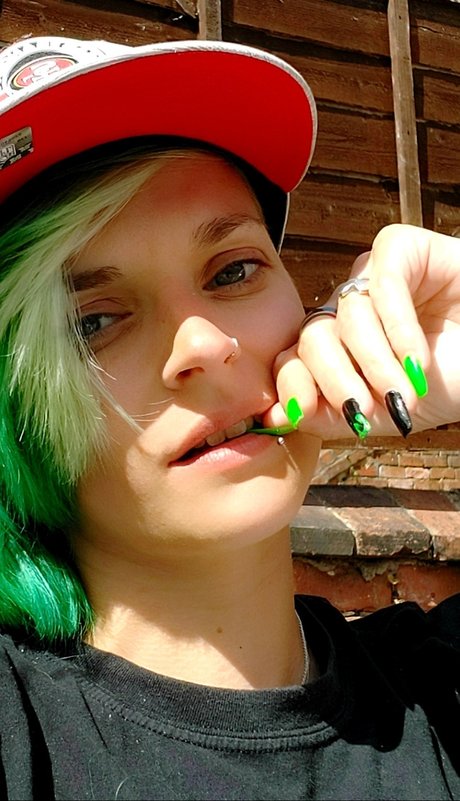 Naakte gelekte OnlyFans-foto van Punkeduppixie
