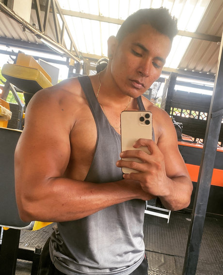 Nahá fotka uniklých OnlyFans od Edison Casanova