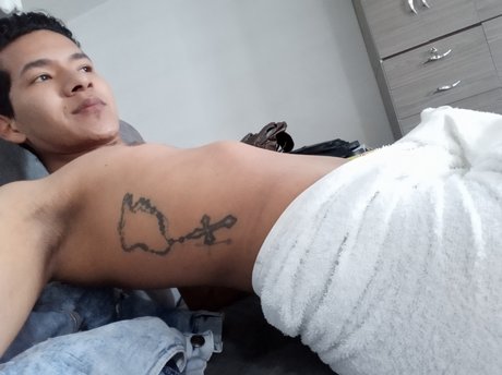 Naken läckt OnlyFans-bild av Santiago Yaima