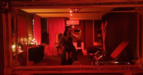 Naken läckt OnlyFans-bild av Mistress Min  Femdom