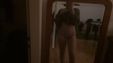 Naken läckt OnlyFans-bild av Luna