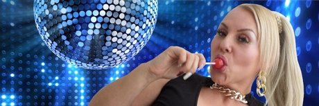 Naken läckt OnlyFans-bild av Myrnasexxx