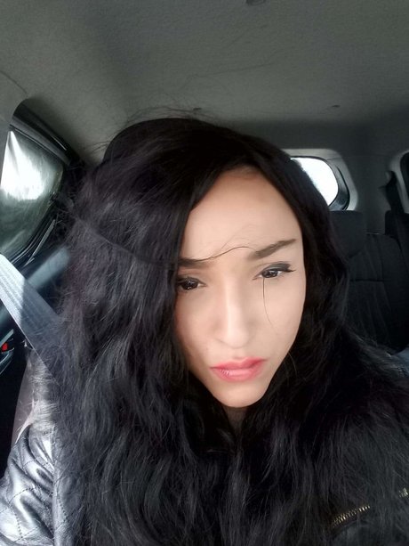 Foto nua vazada do OnlyFans de Slouani Lena