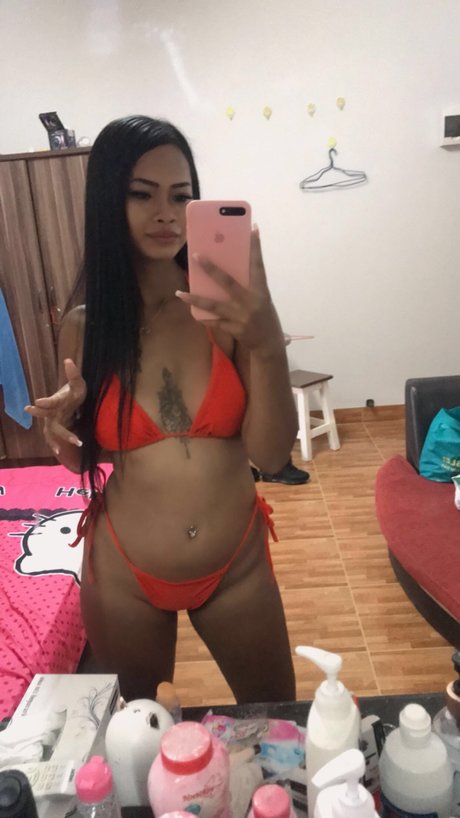 Naken läckt OnlyFans-bild av Suthaphorn