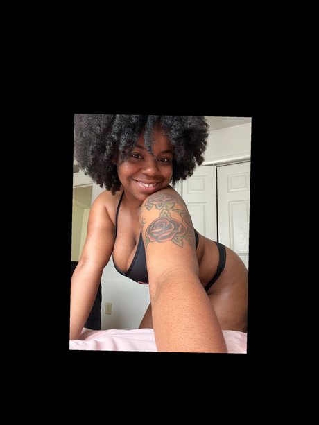 Naakte gelekte OnlyFans-foto van Rachel The Squirter 