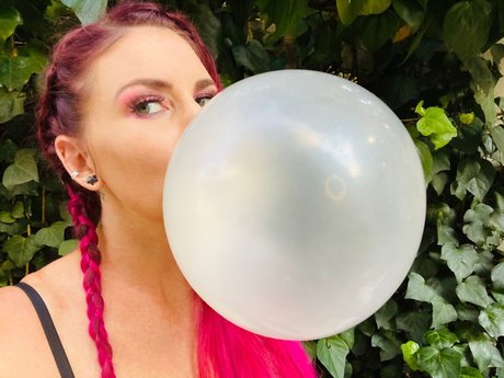 Alasti lekkinud OnlyFans-i pilt Purplestorm Bubbles