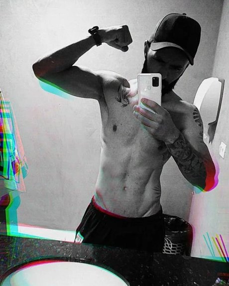 Alaston vuotanut OnlyFans-kuva Joo Paulo