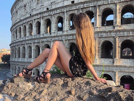 Naken läckt OnlyFans-bild av Nikki Roumel
