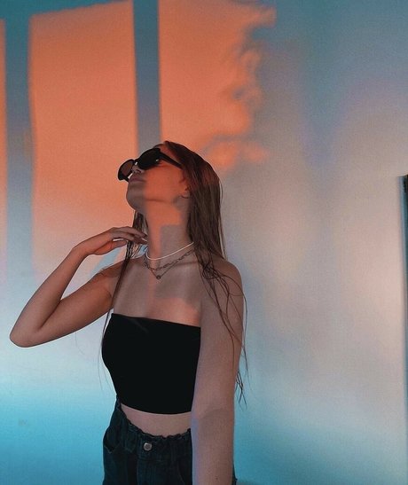 Naakte gelekte OnlyFans-foto van Girlnoshoes