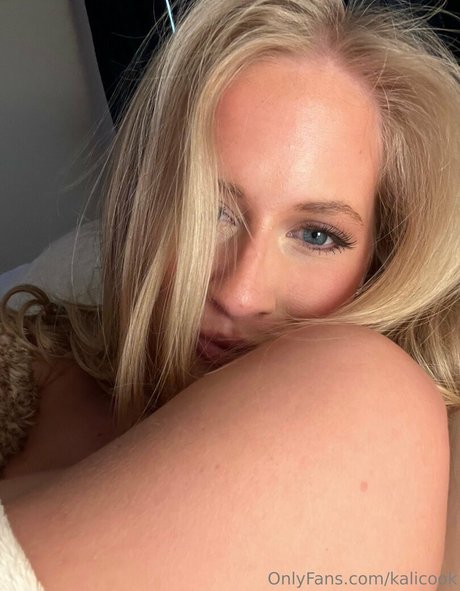 Naakte gelekte OnlyFans-foto van Kalicook