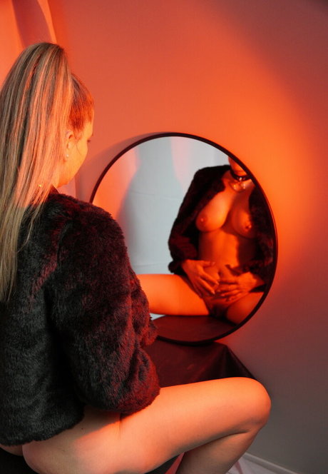Naakte gelekte OnlyFans-foto van Ilovetina2