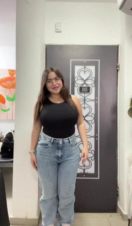 Naken läckt OnlyFans-bild av Tamar Abuchzira