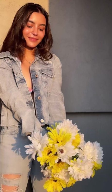 Naken lekkede OnlyFans-bilde av Nikkesha Rangwala