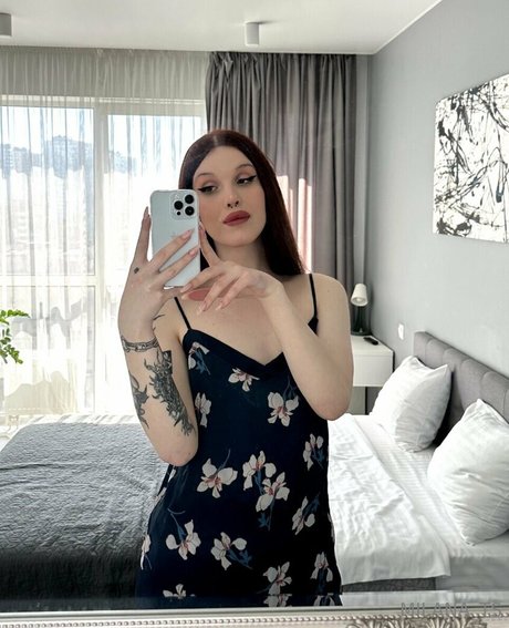 Naken läckt OnlyFans-bild av Milanats