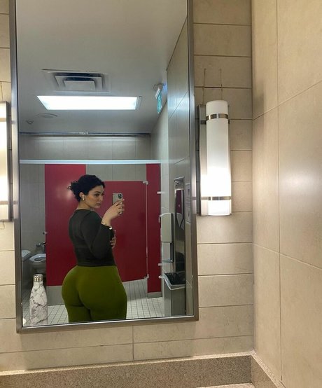 Nahá fotka uniklých OnlyFans od Zainaabbab