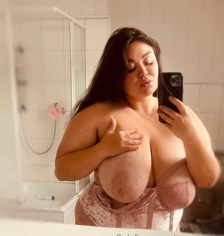Foto di nudo di fuga di OnlyFans di Vanesaukr