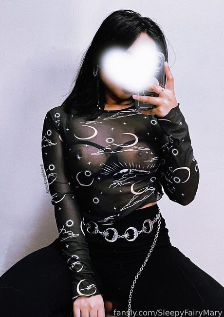 Alaston vuotanut OnlyFans-kuva Fairy Mary