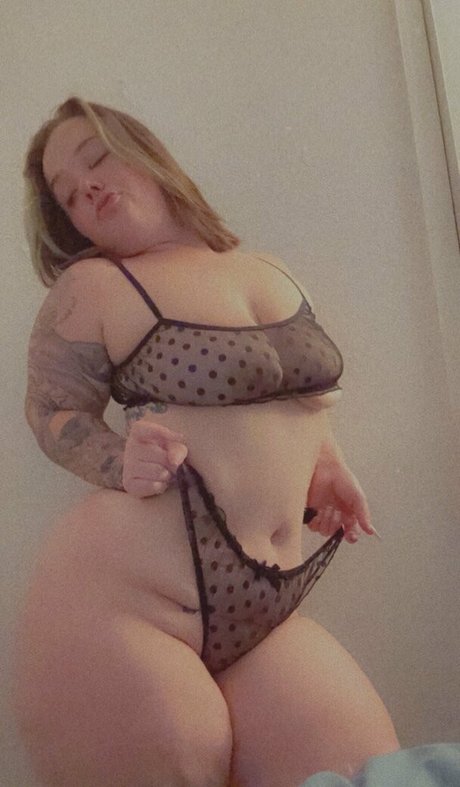 Naken läckt OnlyFans-bild av Tineeboo