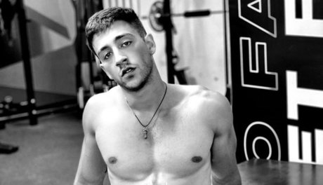 Naakte gelekte OnlyFans-foto van Noah Pells