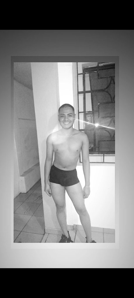 Naakte gelekte OnlyFans-foto van Alexsander Masour