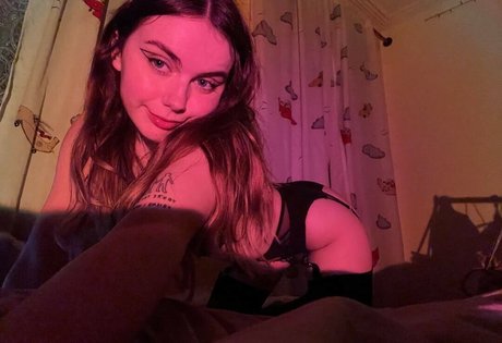 Naken läckt OnlyFans-bild av Gravedweller