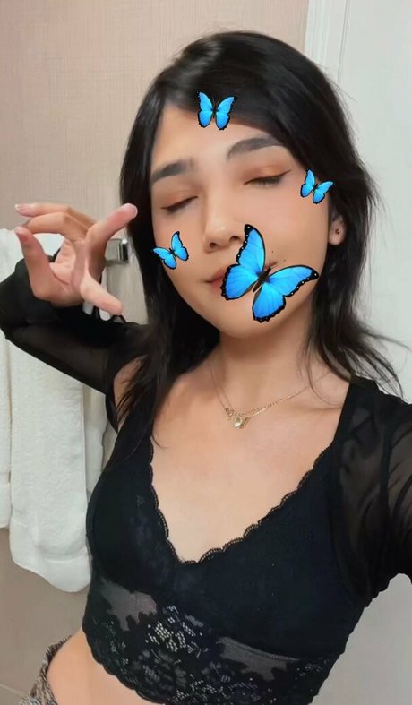 Naken läckt OnlyFans-bild av Sanagi Yuzu