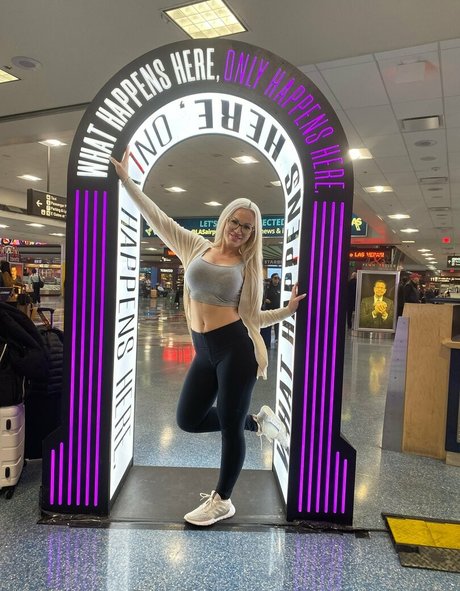 Naken läckt OnlyFans-bild av Miss Ava James