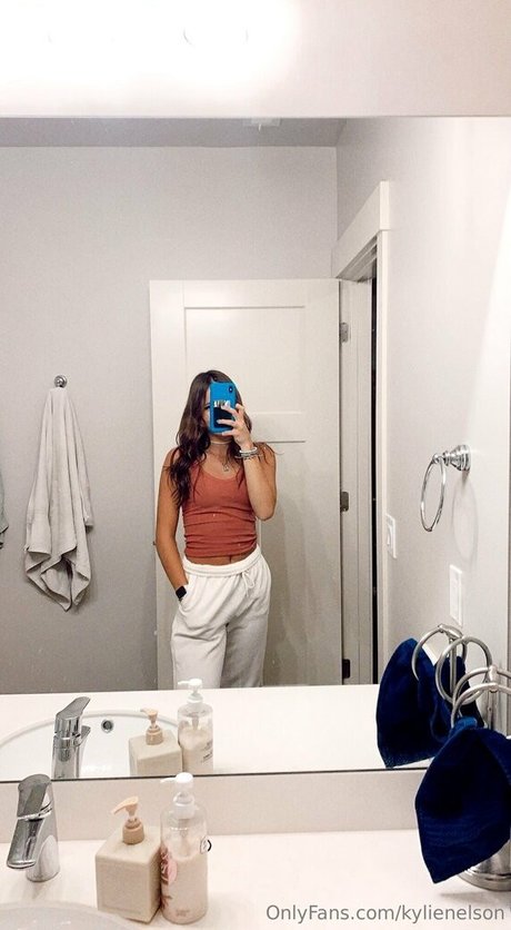 Naken läckt OnlyFans-bild av Kylienelson