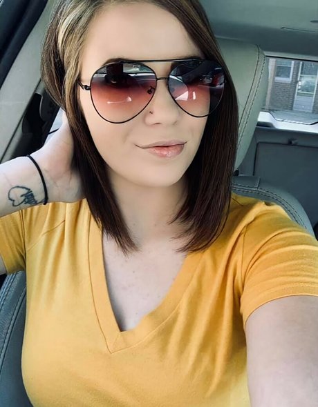 Naakte gelekte OnlyFans-foto van Skylynn Greene