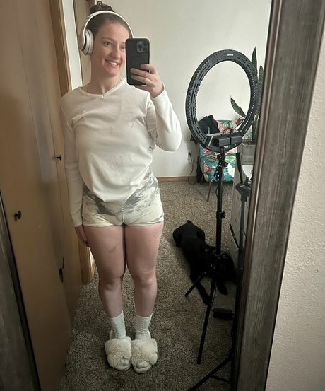 Alasti lekkinud OnlyFans-i pilt Adorablelilli