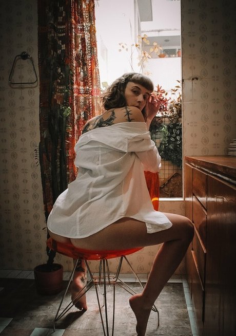 Naken läckt OnlyFans-bild av Donalaura